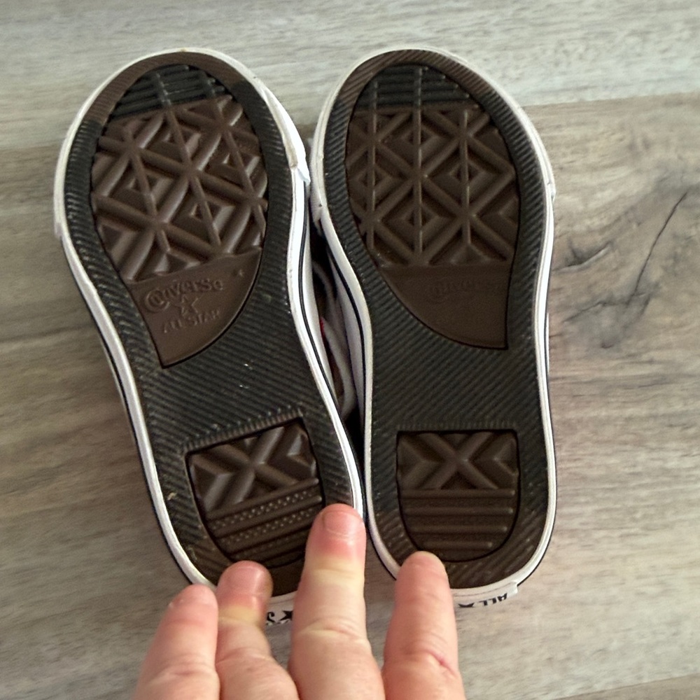 Kids red converse size 11 youth unisex - Picture 6 of 6